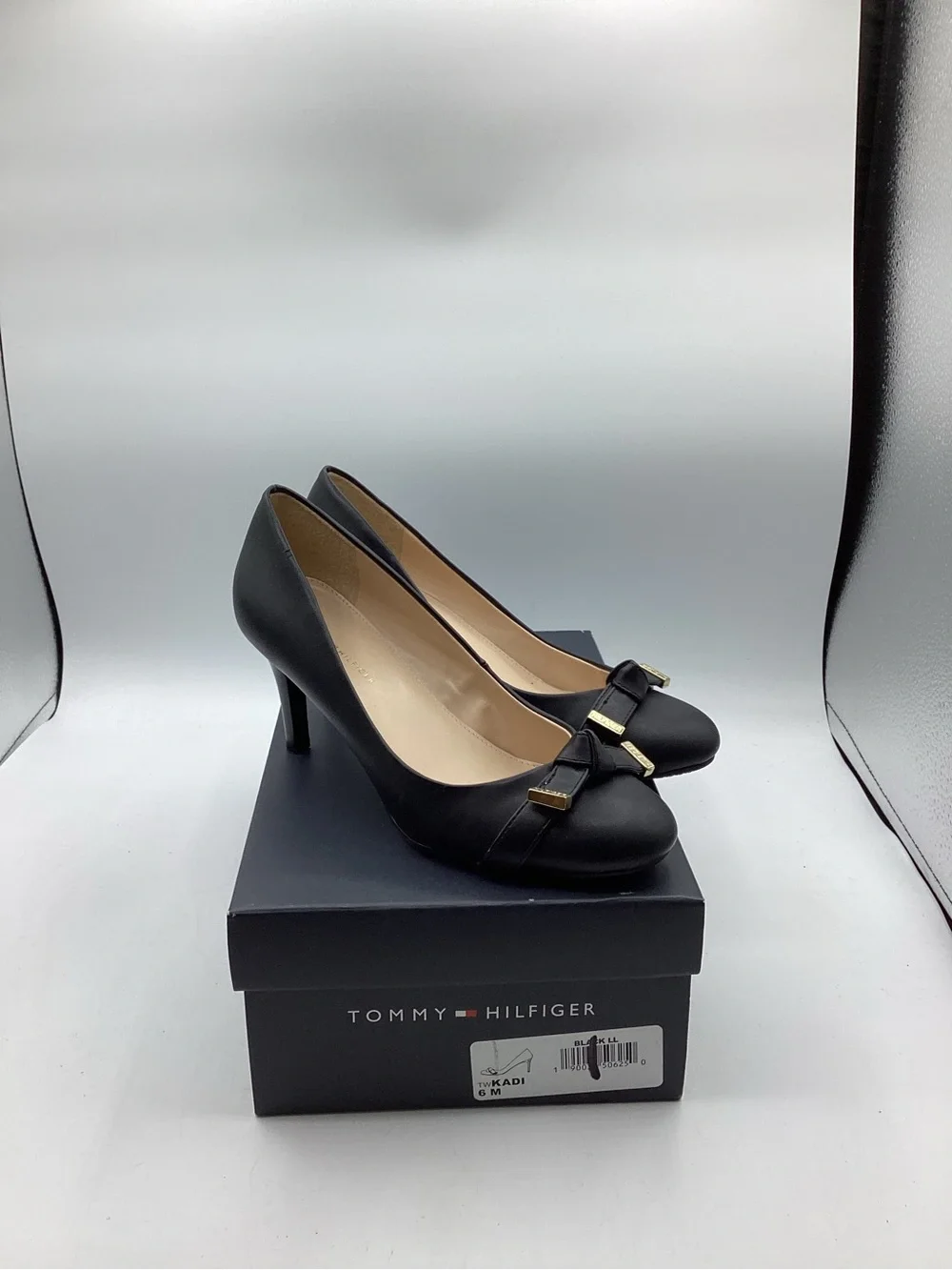 Tommy Hilfiger Black Leather Mid-Heel Pumps with Gold Accent Women’s size 6M